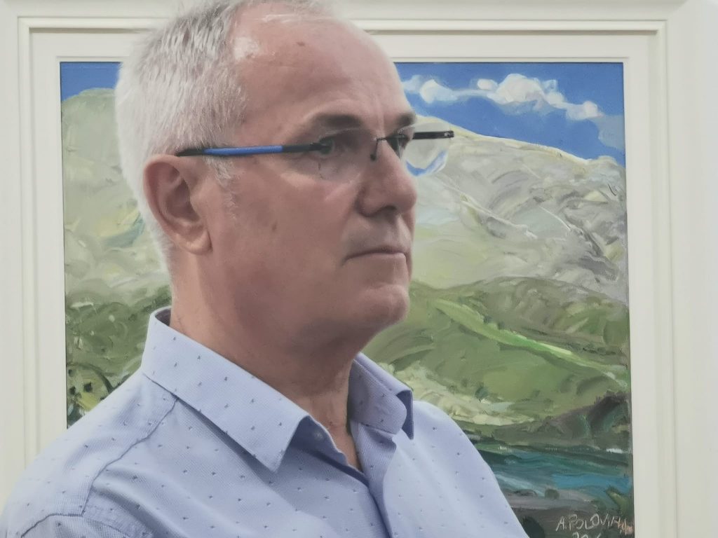 Agron Polovina Ph. D. Oltsen Gripshi: Agron Polovina, virtuozi i ngjyrës – Tirana Diplomat